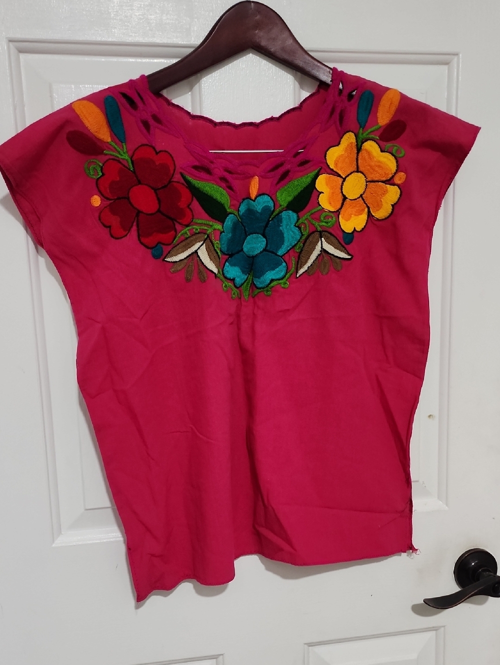 Embroidered Floral Mexican Blouse in Fuchsia